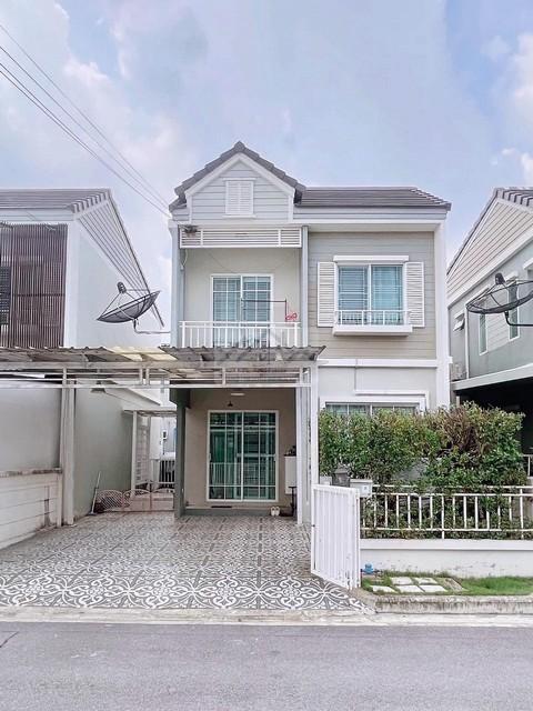 ให้เช่าและขายบ้าน 2 ชั้น 3 ห้องนอน Areeya home mega bangna ติดห้างเมกะบางนา ใกล้ ใกล้วงแหวนรอบนอกตะวันออกติดต่อ:: ฐิติพรรณ โทร/ID Line:: 0942823961Line :: https://line.me/ti/p/3xFA1An8Kcรหัส# TO1883บ้าน 2 ชั้น Areeya home mega bangna ติดห้างเมกะบางนา ใกล้ทางด่วนวงแหวน มอเตอร์เวย์เนื้อที่ : 28 ตารางวาพื้นที่ใช้สอย : 128 ตารางเมตรลึก : 6.00 เมตร3 ห้องนอน2 ห้องน้ำ1 ห้องนั่งเล่นชั้นล่าง2 ที่จอดรถทิศ : ใต้ตกแต่งภายในพร้อมเฟอร์นิเจอร์*** ราคาเช่า 28,000 