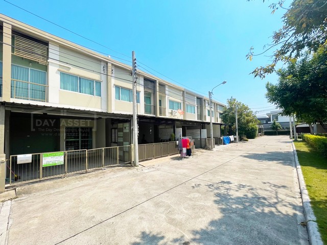 ขายทาวน์โฮม 2 ชั้น หมู่บ้าน ลุมพินี ทาวน์วิลล์ - ราชพฤกษ์ - นครอินทร์ เนื้อที่ 17.5 ตร.ว. ขายเพียง 2,790,000 ล้านบาท