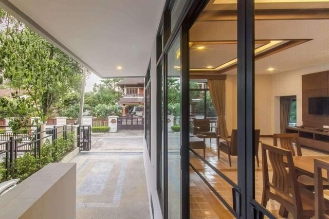 บ้านชั้นเดียว สไตล์โมเดิร์น แยกรวมโชค บ้านสวนนนทรี