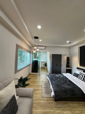 ศรีทวีแมนชั่น  เฟอร์ครบ หิ้วกระเป๋าเข้าอยู่ได้          