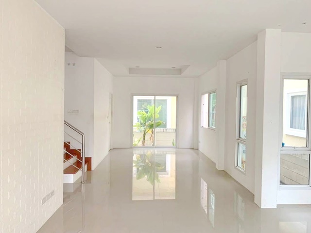 โลตัส  ทาวน์เฮาส์ 2 ชั้น สุรินทร์ 1.7 กม. รพ.สุรินทร์รวมแพทย์ 1.8 กม. 3 นอน 3น้ำ 47 ตร.วา.200 ตร.ม.1 แอร์ ตลาดไนท์บาร์ซ่า 2 กม.