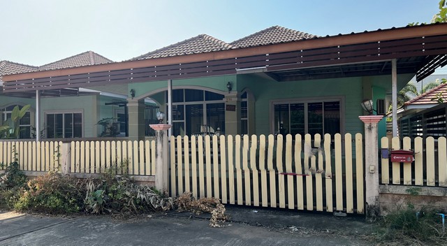   Code ID : PGKPT-LB-A-660001  ราคา  1,500,000   บาท ▸ เนื้อที่ 43.90 ตร.ว  พื้นที่ใช้สอย 100.5 ตร.ม.   ▸ 2 ห้องนอน 2 ห้องน้ำ    ▸ 2 ที่จอดรถ   บ้านหันไปทางทิศเหนือ  พิกัดทรัพย์ : https://maps.app.goo.gl/sooHs2vDMa7cxHWZ9  สถานที่ใกล้เคียง ▸ใกล้  โรงพยาบาลคลองขลุง ▸ใกล้  ที่ว่าการอำเภอคลองขลุง ▸ใกล้  โรงเรียนคลองขลุงราษฎร์รังสรรค์ ▸ใกล้  ตลาดสดเทศบาลท่ามะเขือ  สอบถามเพิ่มเติม / นัดชม โทร. 097-419-5982(พลอย) โทร. 096-932-4624(ออมสิน) Line : @panaya (มี@ด้านหน้า)  ปรึ