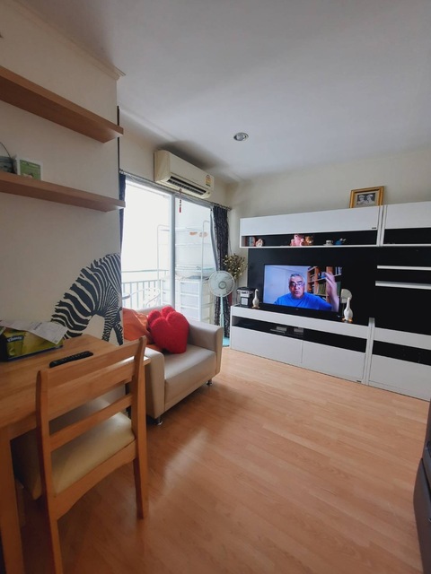 Sub1264ขายคอนโด ลุมพินีวิลล์ รามอินทรา-หลักสี่ ข้างห้างเซ็นทรัลรามอินทรา ชั้น12A ฝั่งสวนLumpini Ville Ramintra - Laksi ราคา 1,950,000 ล้านบาท  รับเอเจน 3%สนใจติด081-4348430 คุณ บี ขนาดห้อง32.35ตร.ม ,ชั้น12A ฝั่งสวน1 ห้องนอน1 1ห้องน้ำ ห้องมุมระเบียงกว้าง เพิ่งติดตาข่ายดักนกหิ้วกระเป๋าพร้อมเข้าอยู่ได้เลย..แถม แอร์2ตัว(ห้องนอน,ห้องนั่งเล่น)เครื่องซักผ้า ทีวี ไมโครเวฟ โซฟาเบด พัดลม ที่นอนใกล้ รถไฟฟ้าสายสีชม