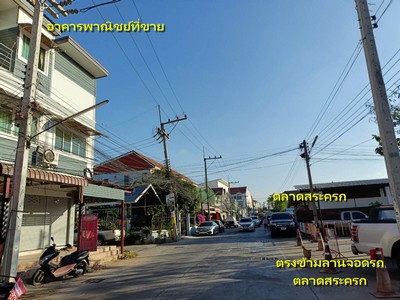 ซื้อวันนี้ เหมือนได้กำไรทันที! ตึกแถว / อาคารพาณิชย์ 3 ชั้น ตลาดสระครก จอหอ นครราชสีมา ( โคราช ) ขนาด 18 ตารางวา