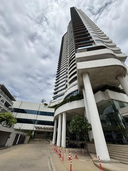 ให้เช่าพื้นที่สำนักงาน ชั้น G พื้นที่ 345 ตรม. Royal River Place พระราม 3 ซอย 38 ใกล้ทางด่วนราคาเช่า 138,000 บาท / เดือน ( สัญญาเช่า 1- 3 ปี ประกัน 5 เดือน ) ( ราคา 400 บาท/ตรม.)ที่ตั้ง ถนนพระราม 3 แขวงบางโพงพาง เขตยานนาวา กรุงเทพมหานคร 10120ติดต่อ : คุณภัสพงณ์ 0634098164Line : deedaa23เนื้อที่ 345 ตารางเมตร ชั้น G จอดรถ ฟรี 2 ช่องจอดรถยนต์ประจำ (ถ้าเช่าเพิ่ม ราคา 1,500 บาท/ช่อง/เดือน)อาคารสำนักงานและอยู่อาศัย สูง 42 ชั้น ซอยพร�