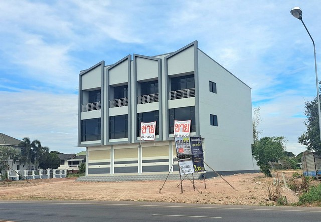 ขายอาคารพาณิชย์ 3 ชั้น สไตล์โมเดิร์น   เพียง 2 ยูนิตเท่านั้น อ.โพนทอง  จ.ร้อยเอ็ด
