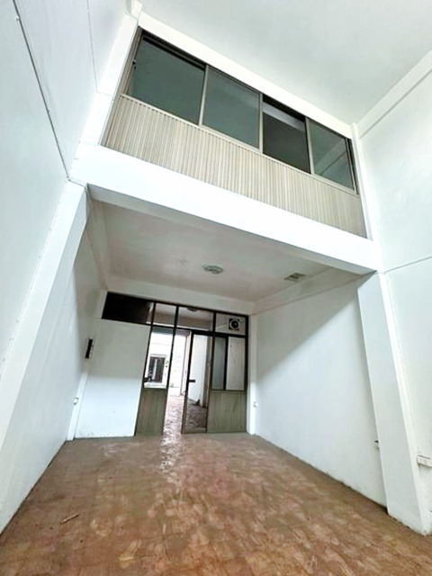 บิ๊กซี ดาวคะนอง 700 ม.อาคารพาณิชย์ 5 ชั้น  เดอะมอลล์ ท่าพระ 1.1 กม.ม.ราชภัฏบ้านสมเด็จเจ้าพระยา 3.2 กม. 16 ตร.วา.280 ตร.ม