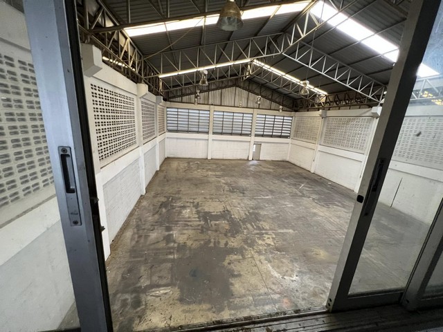 ให้เช่าโกดังพร้อมออฟฟิศ  700 ตารางเมตร ซอยทรัพย์ทวีามโคกปทุมธานี