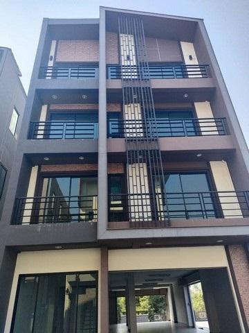 ให้เช่าโฮมออฟฟิศ 4 ชั้น พื้นที่ 600 ตรม.พร้อมโกดัง ย่านไชน่าทาวน์สามพราน นครปฐม โกดังสูงโปร่งห้องมุม เหมาะสำหรับ SME Offline -Online พื้นที่สต๊อกสินค้า หรือใช้สำหรับไลฟ์สดราคาเช่า 60,000 บาท / เดือน ( สัญญาขั้นต่ำ 2 ปี ประกัน 2 เดือน ล่วงหน้า 1 เดือน )ที่ตั้ง ถนนบรมราชชนนี ตำบลบางเตย อำเภอสามพราน นครปฐม 73170ติดต่อ : คุณภัสพงณ์ 0634098164Line : deedaa23เนื้อที่ 54 ตารางวา พื้นที่ใช้สอย 600 ตารางเมตร จำนวน 4
