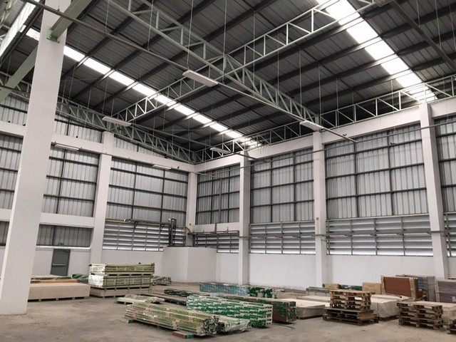 ให้เช่าโกดัง  3500 ตรม. ถนนรอบอาคาร พร้อมที่จอดรถ ใกล้ อบต.ไทรใหญ่ นนทบุรี, โรงเบียร์ไฮนาเก้น