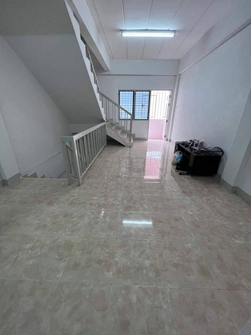 ติดถนนค้าขายได้ #โซนห้วยแก้ว ขาย 5.8 ล้าน 192 ตรม. อาคา​รพาณิชย์ 3 ชั้น​ 1​ คูหา ตึกสภาพดี สะอาด เหมาะสำหรับเปิด #ร้านอาหาร #คาเฟ่