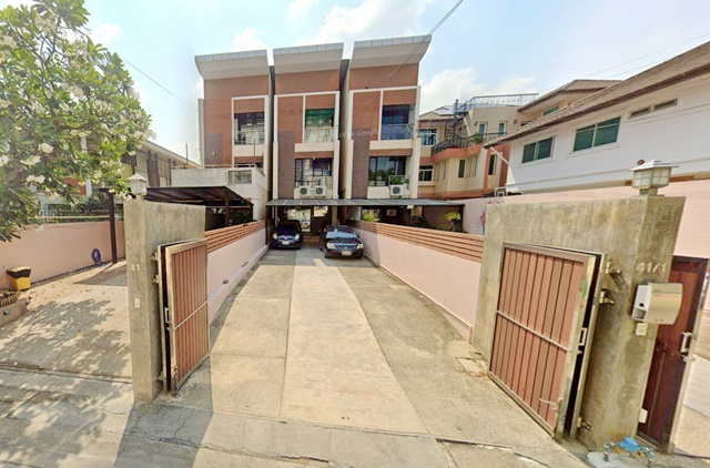 ทาวน์โฮม ทำเลดีที่สุด ใหญ่มาก BTSอารีย์  7-11 ให้เช่าออฟฟิศโมเดิร์น 3ชั้น 79,999 B-M อารีย์สัมพันธ์  50 ตรว. 4นอน 3น้ำ300ตรม. แอร์ 4ตัว 6จอดรถin CBD Biggest BTS Aree! 7-11 For Rent HomeOffice 3Stories 79,999B-M Soi Areesumpan 50Sqwa 300Sqm. 4Bed 3Toliet 4A/C 6Parkingพหลโยธิน3-7  อารีย์สัมพันธ์แขวง สามเสนใน เขตพญาไท กรุงเทพมหานคร 1040050ตรว. 300ตรม.50 Sqwa 300 Sqm.ใกล้ทางด่วน รายละเอียดเพิ่มเติม : - 4 ห้องนอน - 3 ห้องน้ำ - 1 ห้องแม่บ้าน-  มีครัวไทย&ครัวฝรั่ง - จอดรถได้6คัน - พร้อมระบบคว�