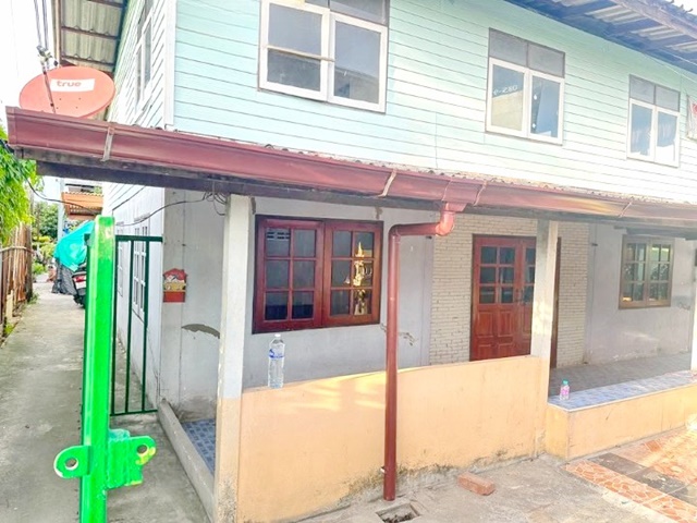 อ่อนนุช70-76 .บ้านเดี่ยว 2 ชั้น ซ.พัฒนาการ 75-85 บ้านครึ่งตึก ครึ่งไม้ 2 นอน 1 น้ำ 52 ตร.วา.200 ตร.ม.ม.ดุสิตธานี 1.7 กม.บรรยากาศเงียบสงบ เหมาะแก่การอยู่อาศัย ให้เช่า 7,999 b-m ขาย 2.2 ล้านบาท ตลาดรถไฟศรีนครินทร์ 1.7 กม. เดินทางสะดวก หาของกินง่าย MRT ศรีนุช 2 กม.OnNut 70-76  2-storey  Phatthanakan 75-85 house half wood 2bed 1 bath 52 sq.wa.200 sq.m. Dusit Thani 1.7 km. Quiet atmosphere suitable for living for rent 7,999 b-m for sale 2.2 million baht Srinakarin Train Market 1.7 km. convenient transportation easy to find food MRT Srinakarin 2 km.ซ.พัฒนาการ 75-85ถ.พัฒนาการ เฉลิมพระ�