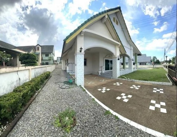  AOM 1507บ้านเดี่ยว 1 ชั้น 150 ตารางวา หมู่บ้านติดขอบอ่างมาบประชัน  3 นอน 2 น้ำ 1 ครัว ภายใน1นอน 1น้ำ ภายนอกสระว่ายน้ำส่วนตัว ลึก 1.70เมตร ราคา 6.8 ล้าน โอน50/50 ชื่อไทย Single-storey house150 sq.w.Village next to Mab Prachan Reservoir3 bedrooms, 2 bathrooms, 1 kitchen inside1 bedroom, 1 bathroom outsidePrivate swimming pool, depth 1.70 metersPrice 6.8 million, transfer 50/50Thai nameติดต่อขอรูปและรายละเอียดเพิ่มเติม  สนใจนัดชมสถานที่จริงContact คุณต๋อม 081-925-2443   คุณต๋อย 086-542-7078LINE 081-925-2443   LINE 086-542-7078 อสังหาริมทรัพย์ ยินดีรับฝากขาย-เช่า