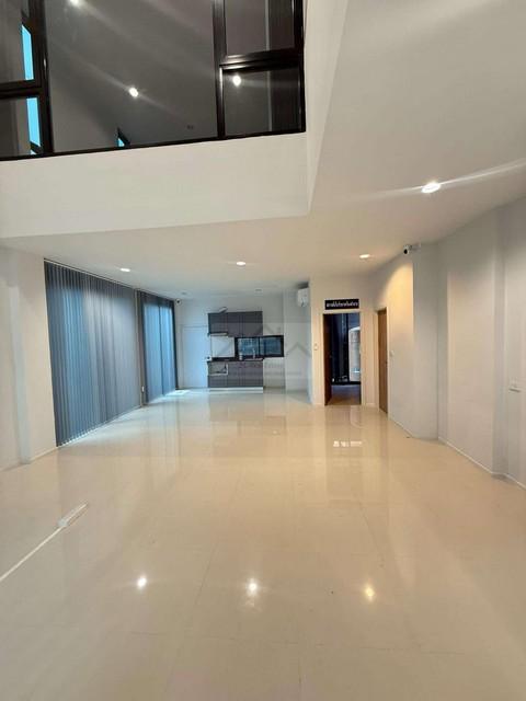 ให้เช่าโฮมออฟฟิศ นิว คอนเน็กซ์ Nue connex ดอนเมือง ถนนวิภาวดีรังสิต ใกล้สนามบินดอนเมือง ดอนเมือง กรุงเทพมหานคร*** ราคาเช่า 55,000 บาท/เดือน ประกัน 2 ล่วงหน้า 1 สัญญาขั้นต่ำ 1 ปีติดต่อ คุณช่อผกา 0616198565 LINE 0616198565หากไม่รับสาย รบกวนขอความกรุณาลูกค้า @line ทิ้งรูปและข้อมูลไว้นะคะhttps://line.me/ti/p/zu0mm-ozFX- โฮมออฟฟิศ 3 ชั้น นิว คอนเน็กซ์ Nue connex ดอนเมือง ถนนวิภาวดีรังสิต- พื้นที่ 220 ตารางเมตร- 3 ห้องนอน- 3 ห้องน�