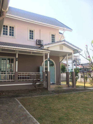 ขายบ้านเดี่ยว2 .5ชั้น  ใกล้รถไฟฟ้าปุณณวิถี    สุขุมวิท 101 (ซอยวัดวชิรธรรมสาธิต) หมู่บ้านเมืองทอง 4  หลังมุม ขายพร้อมผู้เช่า