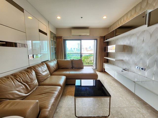 The Crest Sukhumvit 34.BTS: Thong LoSize: 79 sqm., 2 bedrooms, 2 bathrooms Floor: 7 Rental price: 60,000baht/month Selling price: 15,000,000bahtRef.: 139473Listing Detail: www.rent-bangkok-condo.com/properties/139473Co-agents are welcome. - - -Contact us for more information or arrange a viewing:Email. rbc.rentbangkokcondo@gmail.comCall. 066-0588-655Line ID: @rentbangkokcondohttps://lin.ee/9cMeMxeWhatsapp: 0660588655Wechat 微信: rentbangkokcondo