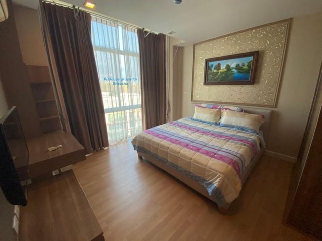 TEL : 092-288 9359 คุณดนิตาLine : https://line.me/ti/p/yxo92dHWP1ขายห้องชุด กรีนเลค คอนโด ศรีราชา พร้อมเฟอร์บิ้วอิน และเครื่องใช้ไฟฟ้าครบครัน พื้นที่ใช้สอย 51 ตรม.ตึก 2 วิวสระ 1 ห้องนอน 1 ห้องน้ำ 1 ห้องนั่งเล่น แค่มีกระเป๋า 1 ใบ ก็พร้อมเข้าอยู่ได้เลย สิ่งอำนวยความสะดวก- ลิฟต์ - ฟิตเนส - สระว่ายน้ำ - ที่จอดรถ- สวนหย่อม - กล้องวงจรปิด - การรักษาความปลอดภัย 24 ชม. สถานที่ใกล้เคียง  - 7-Eleven (0.6 กม.)- รร.อัสสัมชัญศรีราช