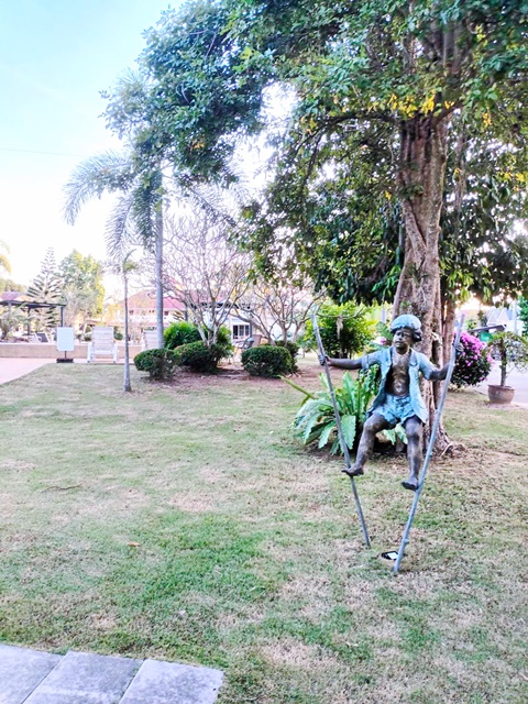 สยามคันทรีคลับ 4.5กม.Pool Villa โรงแรม 40 ห้อง ให้เช่าขาดทุน 50%  2ชั้น  รีสอร์ท 8 หลัง พัทยา 200 ม. 8 ไร่  ถ.พรประภานิมิต 3305 ตรม.