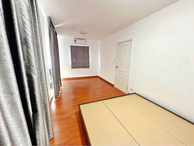 ถูกที่สุดในโลก วัดศรีวารีน้อย 900 ม. ให้เช่าบ้านเดี่ยว 2 ชั้น หลังมุม โลตัส 3นอน 2 น้ำ 1แอร์ 50ตร.วา.160ตร.ม.ตลาดนัดพูลเจริญ 5.1 กม.