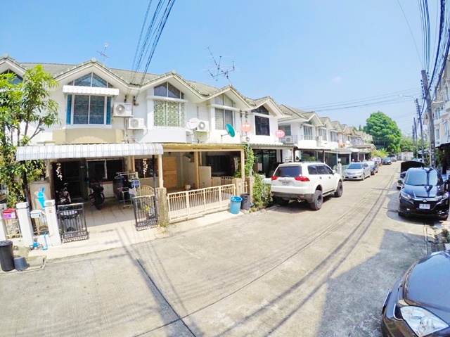 MRT ลาดพร้าว 1.5 กม ใจกลางเมือง ถ.รัชดาภิเษก30-34 2 นอน ทาวน์เฮาส์ 2 ชั้น ม.ราชภัฏจันทรเกษม 1.2กม. 2น้ำ เฟอร์ครบ 17ตร.วา.140 ตร.ม. 2แอร์ ให้เช่า 13,999B-Mเดินทางสะดวกสบาย ปลอดภัย .MRT LatPhrao 1.5km. Ratchadaphisek30-34 2-storey townhouse Chandrakasem Rajabhat U. 1.2km. from the city center  2 bed 2 bath fully furnished 17sqwa. 140 sqm.2a/c for rent 13,999 B-M convenient transportation safe  ซอย รัชดาภิเษก 30-34ถ.รัชดาภิเษก โชคชัย 4แขวงจันทรเกษม เขตจตุจักร กรุงเทพมหานคร 17 ตร.วา.140 ตร.ม.17 sq.wa. 140 sq.m.2 ห้องนอน2 ห้องน้ำ1 ห้องครัว2 แอร์1 จอดรถ�