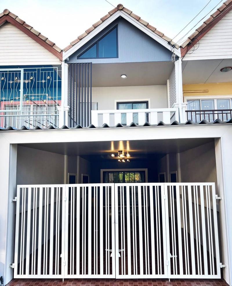 #ขายทาวน์เฮ้าส์ 2 ชั้น????ลดราคาพิเศษ????????ม.อีสแลนด์ ทาวน์เฮ้าส์สองชั้น????ลดราคาพิเศษ????????ม.อีสแลนด์ ทาวน์เฮ้าส์สองชั้น ????พื้นที่ 20ตรว3ห้องนอน 2 ห้องน้ำ 1 ห้องครัว  ราคา 1xxxxฟรีโอน ประเมิน จำนอง ????ของแถม???? 1. แอร์ 1 เครื่อง  2. ถังสำรองน้ำ 3. ปั้มนั้ำอัตโนมัติ 4.  ผ้าม่าน 5. เฟอรนิเจอร์ตามรูป___________________________รับฝากขาย-ฝากเช่า  บ้าน ที่ดิน โกด้ง​ โรงงาน​_____________________ สนใจติดต่อ /นัดชม☎️081-4590982​  k.ลฎา☎️