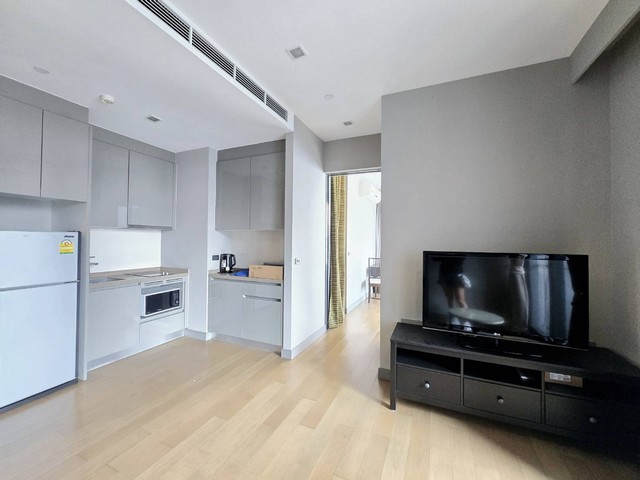 ให้เช่า คอนโด เอ็ม สีลม M SILOM 52 ตร.ม ชั้น 9 เฟอร์ฯครบ พร้อมอยู่ ใกล้ BTS ช่องนนทรีห้องตกแต่งสวย เฟอร์ฯครบ พร้อมอยู่ พื้นที่ 52 ตร.มเป็นคอนโด High Rise 53 ชั้น อยู่ชั้น 9 มี 1 อาคาร1 ห้องนอน, 1 ห้องน้ำ, 1 ห้องนั่งเล่นงดรับสัตย์เลี้ยงตั้งอยู่: ซอยนราธิวาสราชนครินทร์ 2 ถนนนราธิวาสราชนครินทร์ แขวงสุรวงศ์ เขตบางรัก  กทม.สถานที่ใกล้เคียง:ใกล้รถไฟฟ้า BTS ช่องนนทรี, BTS ศาลาแดง, สวนลุมพินี, เซ็นท