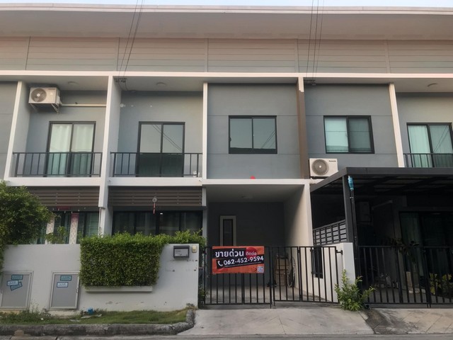 โครงการ: The Colors Bangna-Wongwaen | เดอะ คัลเลอร์ส บางนา-วงแหวนที่ตั้ง: ถนนบางนา-ตราด ตำบลบางพลีใหญ่ อำเภอบางพลี จังหวัดสมุทรปราการ 10540ราคา: 3,590,000 บาทประเภท: ทาวน์เฮาส์ 2 ชั้นเนื้อที่: 19.2 ตารางวาพื้นที่ใช้สอย: ขนาด 3 ห้องนอน | 1 ห้องน้ำ | 1 ห้องนั่งเล่นการตกแต่ง:ชั้นบน: พื้นลามิเนตชั้นล่าง: พื้นกระเบื้องต่อเติมครัวหลังบ้านสิ่งอำนวยความสะดวกภายในโครงการระบบรักษาความปลอดภัย:กล้องวงจร