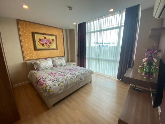 TEL : 092-288 9359 คุณดนิตาLine : https://line.me/ti/p/yxo92dHWP1ขายคอนโด กรีนเลค คอนโด ศรีราชาพร้อมอยู่ เฟอร์นิเจอร์บิ้วอิน เครื่องใช้ไฟฟ้าครบครัน สิ่งอำนวยความสะดวกจัดเต็ม รายละเอียด  พื้นที่ใช้สอย 53 ตรม.ตึก 2 วิวภูเขาและวิวเมือง 1 ห้องนอน 1 ห้องน้ำ 1 ห้องนั่งเล่น สถานที่ใกล้เคียง- 7-Eleven (0.6 กม.)- รร.อัสสัมชัญศรีราชา (1.9 กม.)- อิออน ศรีราชา (2.1 กม.)- มินิบิ๊กซี ซอยหมอย้อย (0.7 กม.)- โรบินสัน ศรีราชา (แปซิฟิคปาร์ค) (2.