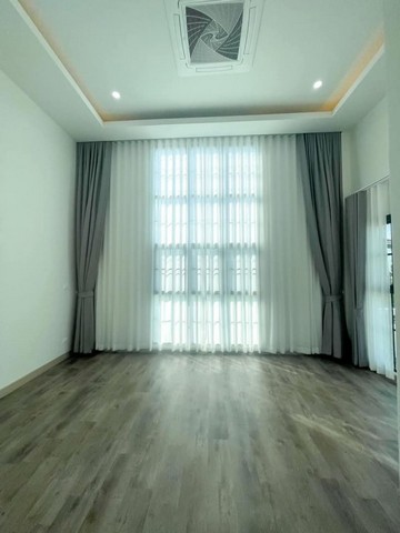 พูลวิลล่าชั้นเดียว วิวทุ่งนาล้อมรอบ ป่าเหมือด สันทราย