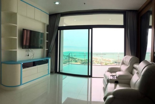 TEL : 092-288 9359 Ms. DanitaLine : https://line.me/ti/p/yxo92dHWP1คาซาลูน่า พาราดิโซ ลมเย็นตลอดทั้งวันแทบไม่ได้เปิดแอร์เงียบสงบ มีความเป็นส่วนตัวสูง พื้นที่สีเขียวSingle Corridor เป็นคอนโดที่มีเพียงด้านเดียวทุกโครงการของเรามีวิวทะเลขนาด 95 ตร.ม.ตึก B ขนาด 2 ห้องนอน 2 ห้องน้ำ สิ่งอำนวยความสะดวก- สระว่ายน้ำ 4 สระ ระบบคลอรีน - สระขนาดใหญ่บนชายหาด และอีก 3 สระในอาคาร A  B C- ฟิตเนส - ห้องสมุด - ซาวน่า- ร้านขนมและเครื่องดื