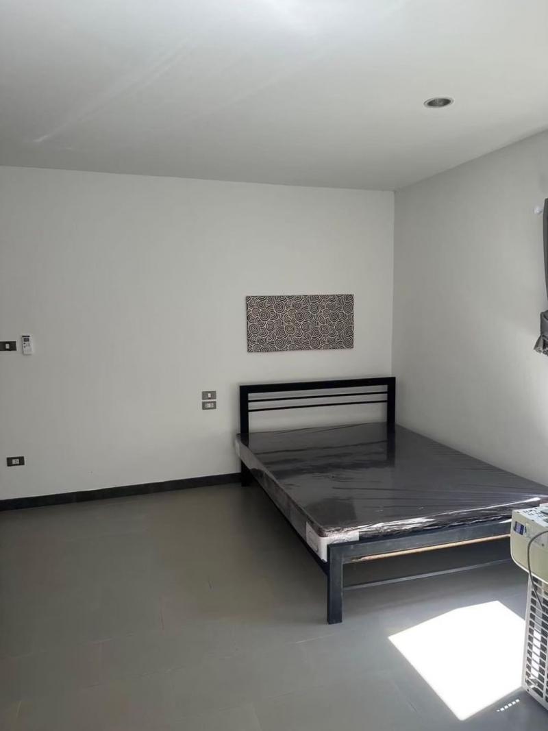 ขายด่วน 13.5 ล้าน หอพัก 4 ชั้น 94 ตรว. หนองป่าครั่ง 26 ห้อง ผู้เช่าเต็มทุกห้อง ทำเลดี ห้องใหญ่ ตึกสวย รีโนเวทใหม่ เฟอร์นิเจอร์ครบ