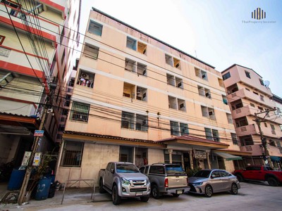 ขายถูกๆ อพาร์ตเมนท์ แหล่งโรงงาน นวนคร 74 ห้อง! 120 ตร.ว. ใกล้ถนนพหลโยธิน โลตัสนวนคร ตลาดโรงเกลือ !!.ที่ตั้ง: ซอยนครชัยมงคลวิลล่า 3 คลองหนึ่ง คลองหลวง จังหวัด ปทุมธานีhttps://maps.app.goo.gl/gBSyi682tzgd5bmj6.- อาคาร 6 ชั้น- เนื้อที่รวม: 120 ตร.ว.- พื้นที่ใช้สอย: ประมาณ 2,800 ตร.ม.- มีห้องพักทั้งหมด 74 ห้อง ห้องน้ำในตัวทุกห้อง- หน้าตึกหันทิศเหนือ- ชั้น1 มี Lobby สามารถแบ่งเป็นโซนขายของหรือตู้หยอดเหรียญได้- เพิ่ง