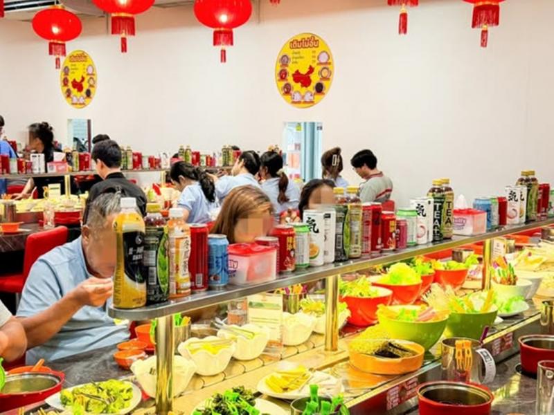  สอบถามรายละเอียดเพิ่มเติมโทร 088-969-0929#ใครที่อยากมีร้านสุกี้-หม่าล่าเป็นของตัวเอง แต่ไม่อยากเริ่มจาก 0 และก็ไม่อยากเสียค่าแฟรนไชส์ หรือ เสียค่า GP ให้ใครเซ้งด่วน ร้านสุกี้หม่าล่าซินหรง  #ลาดกระบัง #ในคอมมูนิตี้มอลล์เจ้าคุณปาร์ค- เคยเป็นไวรัลดังในโลกโซเชียล ใหญ่สุด เด่นสุด อร่อยสุด- คนเยอะสุดในย่านลาดกระบัง มีพื้นที่มากกว่า 300 ตร.ม.- เจ้าของสร้างไปกว่า 3 ล้า