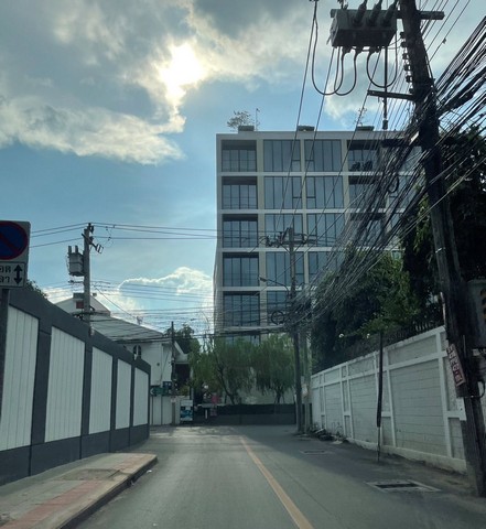 พื้นที่ดิน ที่ดิน สุขุมวิท 49 ทองหล่อ 25 133000000 บ.  ขนาด 66 ตร.ว. 2 งาน 0 Rai ใกล้ ถนนทองหล่อ (850 เมตร), สถานีรถไฟฟ้า BTS ทองหล่อ (ประมาณ 2 กิโลเมตร) ส ว ย กรุงเทพ