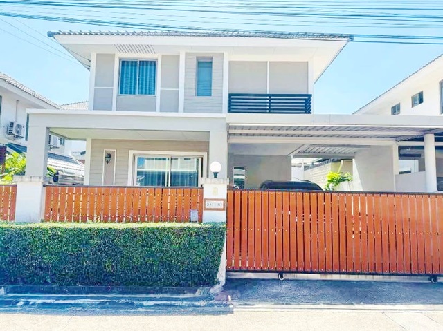 ม.อัสสัมชัญ 6.2 กม.หลังมุม โลตัส วัดศรีวารีน้อย 900 ม.ให้เช่าบ้านเดี่ยว 2 ชั้น 3นอน 2 น้ำ 1แอร์  ตลาดนัดพูลเจริญ 5.1 กม. ให้เช่า 14,999 B-M แหล่งศึกษา ฟิตเนส สวน1 52ตร.วา. 162ตร.ม.  ตลาดนัดพูลเจริญ 5.1 กม.แหล่งช้อปปิ้ง หาของกินง่าย เดินทางสะดวก Airport Link สุวรรณภูมิ 6.9 กม.ลาดกระบัง 54 ถูกที่สุดในโลก  on corner Lotus WatSiWarinNoi 900m. 2-storey house  3bed Lat Krabang 54 The cheapest in the world Phulcharoen Market 5.1km. 2bath 1a/c Assumption University 6.2km.For rent 14,998 educational institutions fitness center garden 162 sq.m. 52 sq.wa.PhulCharoen Market 5.1km.shoppin