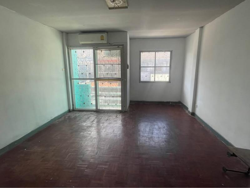 วัชรพล 1-5 BTS สะพานใหม่ 3กม. สายไหม ทาวน์เฮ้าส์ 2 ชั้น คลองถนน รร.ไทยรัฐวิทยา 1.2 กม.2 นอน 2 น้ำ 2แอร์ 16 ตร.วา.ม.นอร์ทกรุงเทพ 2.3 กม.