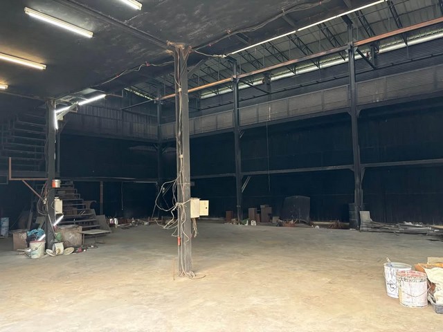 ขายโกดังย่านอ้อมน้อย กระทุ่มแบนสมุทรสาคร 3 ชั้น เนื้อที่ 110 ตร.ว. พื้นที่โกดัง 440 ตร.ม.