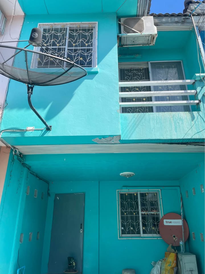 BTS สะพานใหม่ 3กม.คลองถนน สายไหม ทาวน์เฮ้าส์ 2 ชั้น วัชรพล 1-5 รร.ไทยรัฐวิทยา 1.2 กม.2 นอน 2 น้ำ 2แอร์ 17 ตร.วา.132 ตร.ม.ม.นอร์ทกรุงเทพ 2.3 กม.แหล่งชุมชุม หมู่บ้านมากมาย ให้เช่า 7,998 B-M ถนนในหมู่บ้านกว้าง น้ำไม่ท่วม  มีสนามเด็กเล่น ตลาดเพิ่มสุข 1.2 กม.หาของกินง่าย เดินทางสะดวกสบายมีวินมอไซร์หน้าปากซอยWatcharapol 1-5 Thai Rath Witthaya Sch. 1.2 km. BTS SaphanMai 3km. KhlongThanon SaiMai 2-storey townhouse 2bed 2bath  2A/C 17 sq.wa. 132 sq.m. North Bangkok Village 2.3km. many communities for rent 7,998 B-M wide village road no flooding 