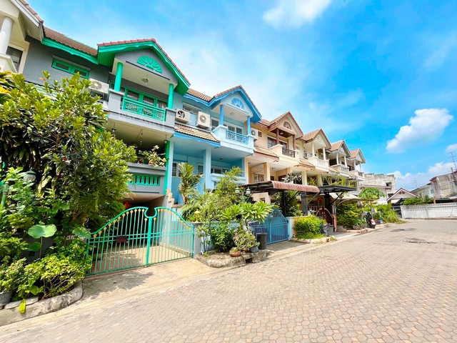 ขายทาวน์เฮาส์ 3 ชั้น หมู่บ้าน ชาร์มมิ่งโฮม (ปากเกร็ด) เนื้อที่ 34.6  ตร.ว. ขายเพียง 4,990,000 ล้านบาท