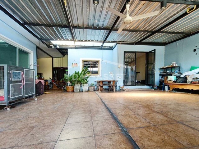 ขายบ้านแฝด 2 ชั้น หมู่บ้าน บัวขาว - ถนนรามคำแหง ซอย 174  ใกล้รถไฟฟ้าสายสีชมพู เนื้อที่ 55 ตร.ว. ขายเพียง 4,900,000 ล้านบาท