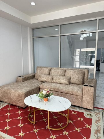 ขายทาวเฮ้าส์ 2 ชั้น  20 ตารางวา พร้อมหิ้วกระเป๋าเข้าอยู่ พิกัดพัทยากลาง  จังหวัดชลบุรี