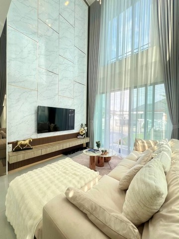 พูลวิลล่า 2 ชั้น โมเดิร์นอิงริชสไตล์ ดีไซด์เรียบหรู โซนหางดง