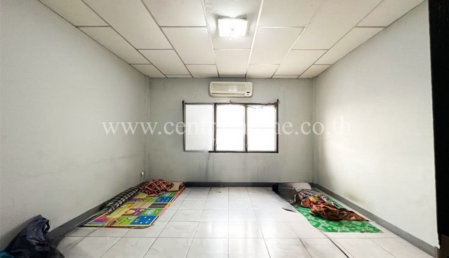 อาคารพาณิชย์ 3.5 ชั้น ซอยคู้บอน 27 แยก 10 ขายพร้อมผู้เช่า