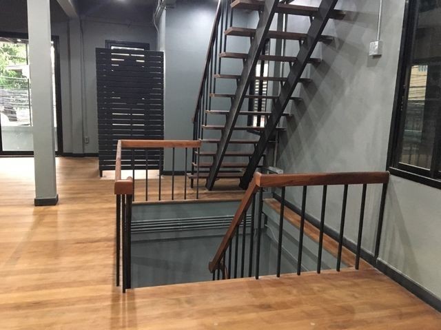 ให้เช่าอาคารพาณิชย์ สไตล์ Loft  3 ชั้น 3 ห้องนอน  5 ห้องน้ำ ประชาสงเคราะห์ 29 ใกล้มหาวิทยาลัยหอการค้า