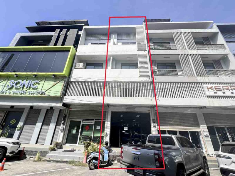 BHL883อาคารพาณิชย์ 3.5 ชั้น ติดถนน สุขุมวิท หลัง ธ.กรุงเทพ บางละมุงที่ตั้ง : ตําบลทุ่งสุขลา อําเภอศรีราชา ชลบุรี 20230รายละเอียด- เนื้อที่ 16 ตารางวา พื้นที่ใช้สอย 300 ตารางเมตร- หน้ากว้าง 5 เมตร ลึก 25 เมตร - ขนาด 3 ห้องนอน 4 ห้องน้ำ - ที่จอดรถ 1 คัน- เหมาะทั้งอยู่อาศัย ทำออฟฟิศ และ สำนักงาน- เนื้อที่ชั้น แบ่งสัดส่วนห้องกระจกสถานที่ใกล้เคียง- ท่าเรือแหลมฉบัง- ห้างสรรพสินค้าฮาร์เบอ