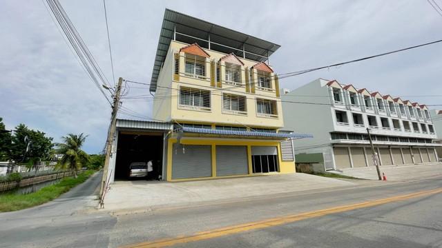 ให้เช่าสำนักงาน 3.5 ชั้น พร้อมโกดัง ซอยสะแกงาม ใกล้ถนนกาญจนาภิเษก เพียง 200 เมตร ใกล้โลตัสพระราม 2 โรงพยาบาลนครธน PMG. บางปะกอก 8 บางมด ( รีโนเวททั้งหลัง ) ราคาเช่า 130,000 บาท / เดือน ( สัญญาขั้นต่ำ 3 ปี ล่วงหน้า 1 เดือน ประกัน 300,000 บาท )ที่ตั้ง ถนนสะแกงาม ซอยสะแกงาม แขวงแสมดำ เขตบางขุนเทียน กรุงเทพติดต่อ : คุณภัสพงณ์ 0634098164Line : deedaa23เนื้อที่ 200 ตารางวา พื้นที่ใช้สอย 1,395 ตารางเมตร จำนวน 3.5 ชั้�