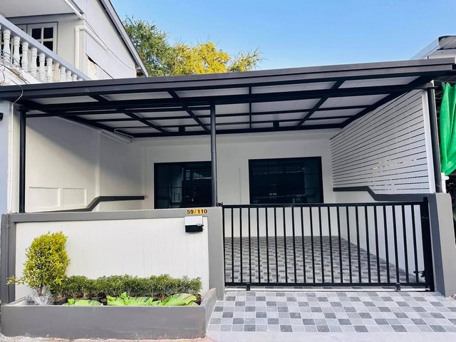 AOM 1528ทาวน์เฮาส์ชั้นเดียวเนินพลับหวานพัทยา มาบยายเลีย 21ข รีโนเวทใหม่ทั้งหลัง ขาย 1.89 ล้านบาท ขนาด 25 ตรว. 2 ห้องนอน 1 ห้องน้ำ  แอร์ 2 ตัว 1 ห้องครัว 1 ห้องโถง หน้าบ้านกว้าง 6 เมตร  บ้านหลังท้ายชอย เงียบสงบ  เข้า-ออก สะดวก  จอดรถในบ้าน 1 คัน ม่านทั้งหลังโซฟา + โต๊ะอาหาร ชุดห้องนอน 2 ชุด โต๊ะแป้งตู้เสื้อผ้าติดต่อขอรูปและรายละเอียดเพิ่มเติม  สนใจนัดชมสถานที่จริงContact คุณต๋อม 081-925-2443   