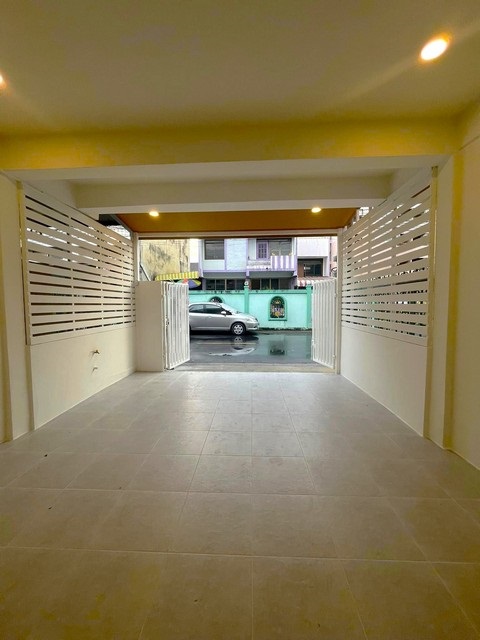 P200 ขายทาวน์เฮ้าส์ 2 ชั้น หมู่บ้าน ปัฐวิกรณ์ 2 ซอยรามอินทรา 42/1 รีโนเวทใหม่ ใกล้รถไฟฟ้าสถานี รามอินทรา ก.ม.6  สไตล์ Modern Japanese