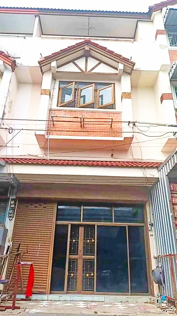  BTS คูคต 700ม.ใกล้ร้านสะดวกซื้อ พหลโยธิน 52-56 ตลาดเซฟวันโก 700 ม.3 นอน 2 น้ำ อาคารพาณิชย์ 3.5 ชั้น 18 ตร.วา 212 ตร.ม.รพ.หมอเกษม 1.4 กม.ให้เช่า 8,999 B-M เทคนิคดอนเมือง 6.1 กม.BTS KhuKhot 700m. Phahonyothin 52-56 Safe One Market 700 m. 3 bed 2 bath commercial building 3.5-storey 18 sq.wa. 212 sq.m. Mor Kasem Hospital 1.4 km. for rent 8,999 B-M Don Mueang Technical College 6.1 km. near convenience storeถนนลำลูกกา สายไหม พหลโยธิน 52-56แขวงสายไหม เขตสายไหม กรุงเทพมหานคร 18 ตร.วา 212 ตร.ม.18 sq.wa. 212 sq.m. 3 ห้องนอน  2 ห้องน้ำ 1 ห้อนั่งเล่น 1 จอดรถ สถานที่ใกล้เคียง